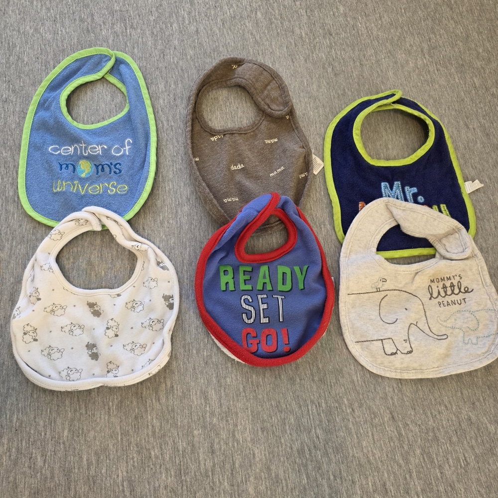 Set of 6 Baby Bibs in Blue, Green, Gray, Red and Cream